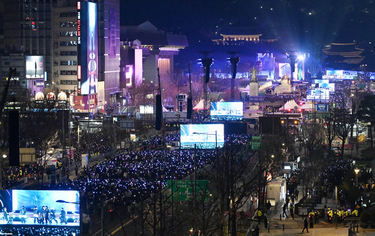 Crowds are gathered at Gwanghwamun Square, in Jongno-gu, Seoul, Saturday to attend K-pop boy group BTS' comeback stage. (Yonhap)