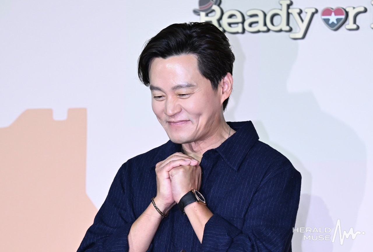 [헤럴드뮤즈=윤병찬 기자] 24일 오전  CGV 용산아이파크몰에서 넷플릭스 예능 ‘이서진의 달라달라’ 제작발표회가 열렸다.
‘이서진의 달라달라’는 아프리카 케냐 여행기로 화제를 모은 ‘케냐 간 세끼’에 이어 나영석 사단이 넷플릭스에서 선보이는 두 번째 예능으로 특유의 시니컬함과 솔직한 입담으로 사랑받은 이서진이 텍사스 가이드로 나섰다.
