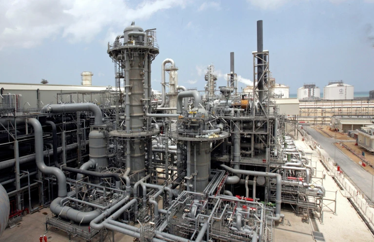 A gas production facility in Ras Laffan, Qatar, in this file photo taken April 4, 2009. (AP-Yonhap)