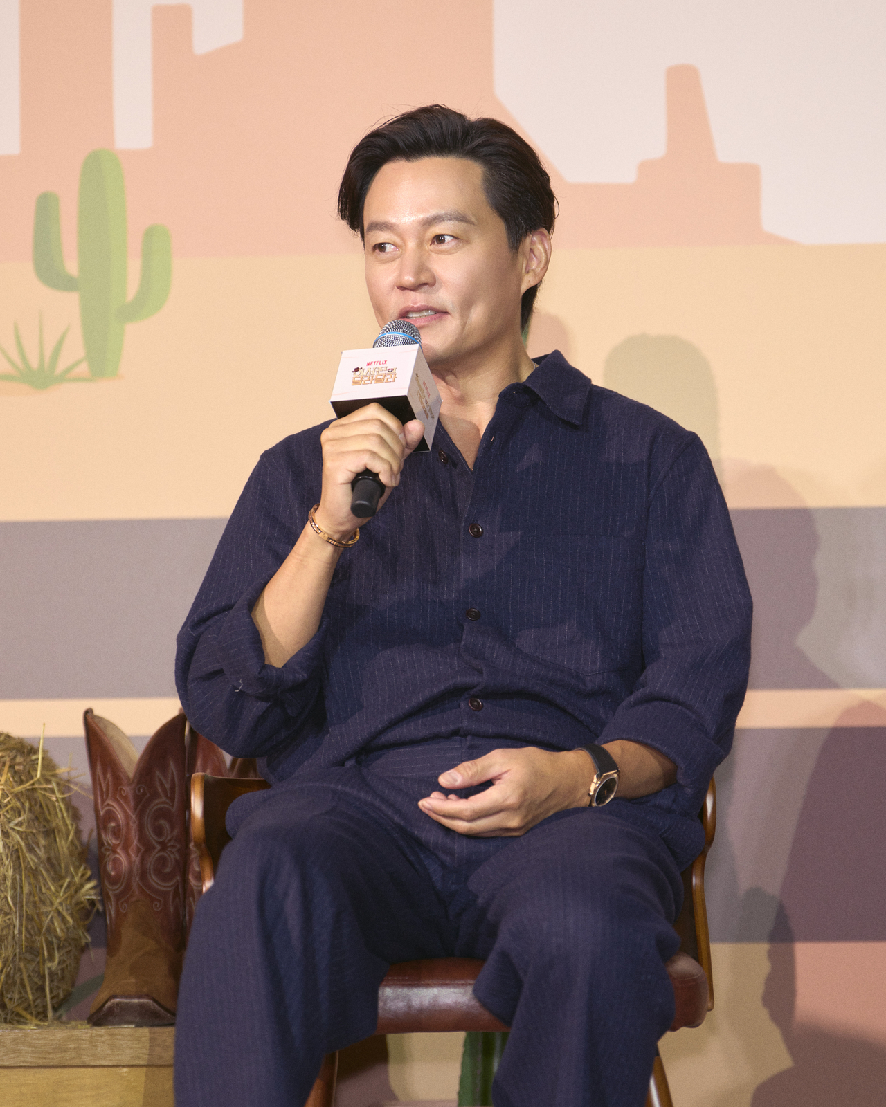 Lee Seo-jin speaks at a press conference in Seoul, Tuesday. (Netflix)