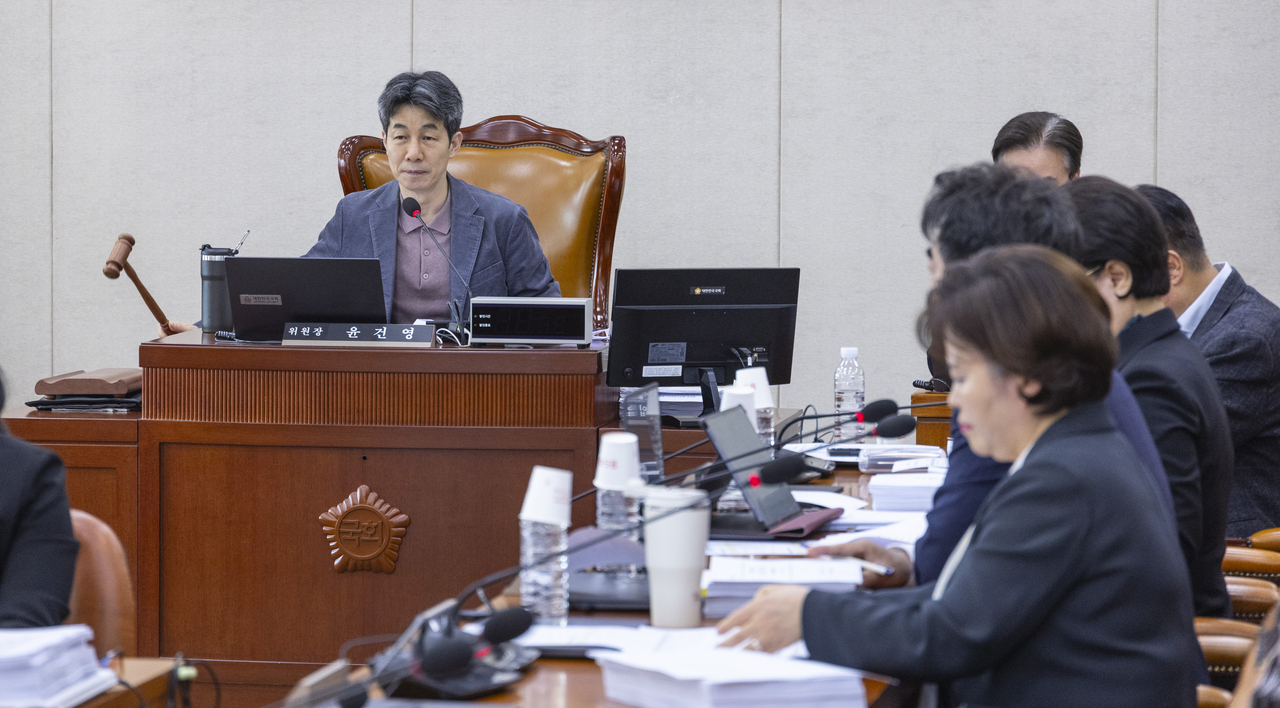 Lawmakers on the Public Administration and Security Committee hold a subcommittee meeting on Tuesday. (Yonhap)