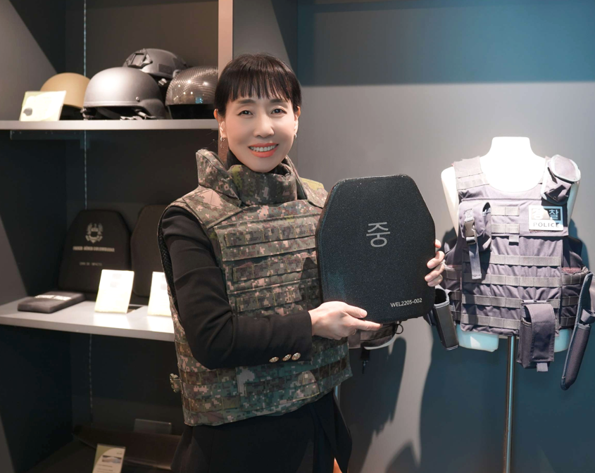 Welcron CEO Shin Jung-jae holds the firm's ballistic plate at the company headquarters in Seoul. (Welcron)