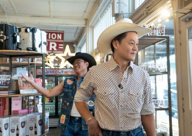 "Ready or Not: Texas," starring Na Young-seok (left) and Lee Seo-jin (Netflix)