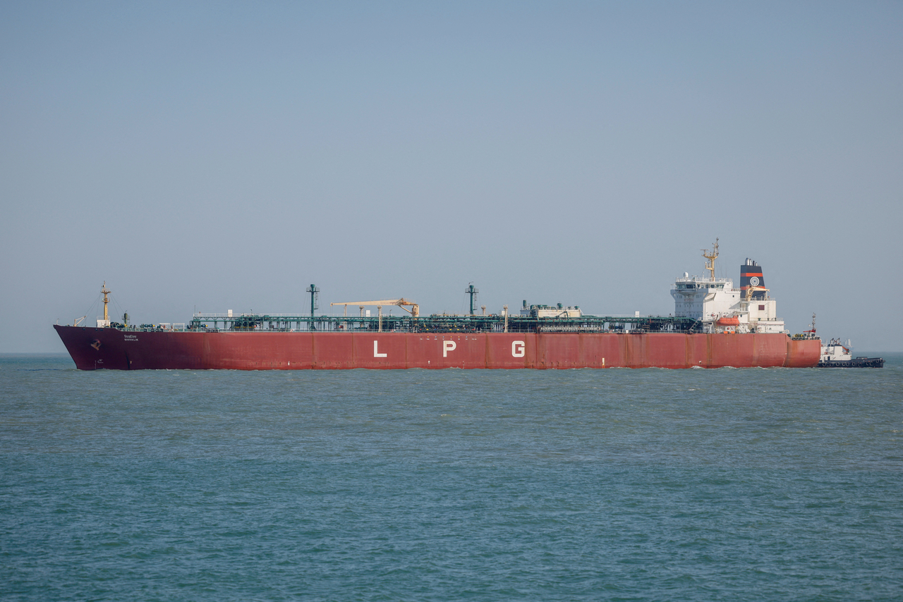 An Indian liquefied petroleum gas carrier, Shivalik, arrives at Mundra Port via the Strait of Hormuz, in Gujarat, India, March 16. (Reuters-Yonhap)