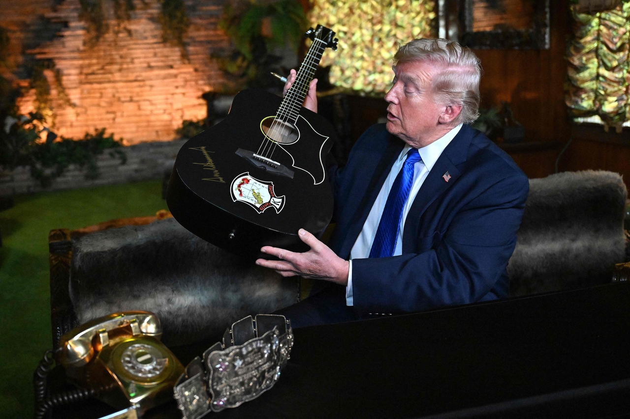 US President Donald Trump holds a guitar as he tours Graceland in Memphis, Tennessee, Monday.   (AFP_Yonhap)