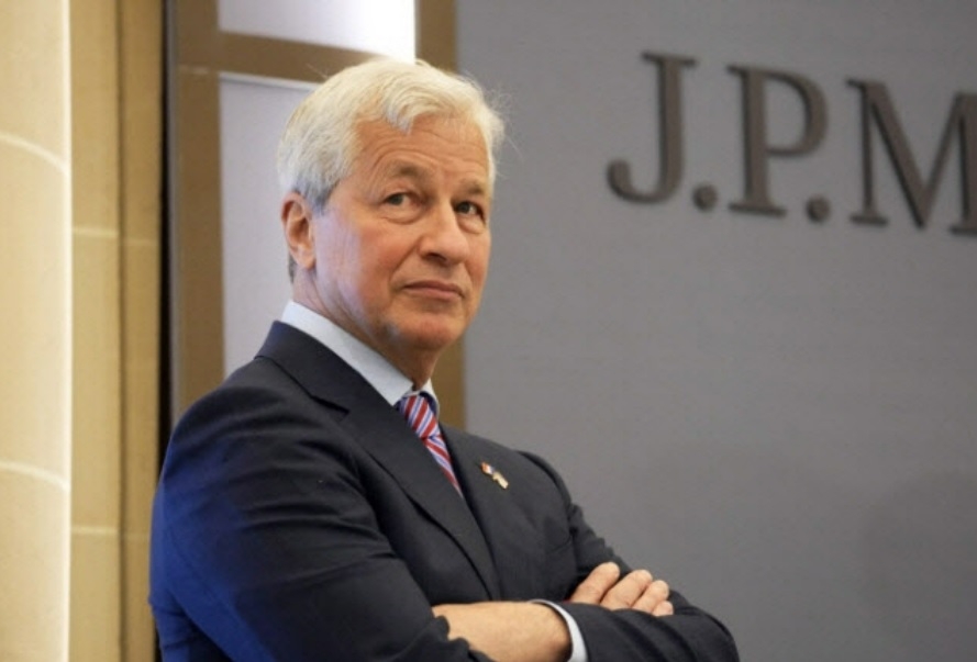 제이미 다이먼 JP모건 회장이 미국의 국가 안보와 직결되는 전략사업에 향후 10년간 1조5000억달러를 투자하겠다고 밝혔다.[AFP]