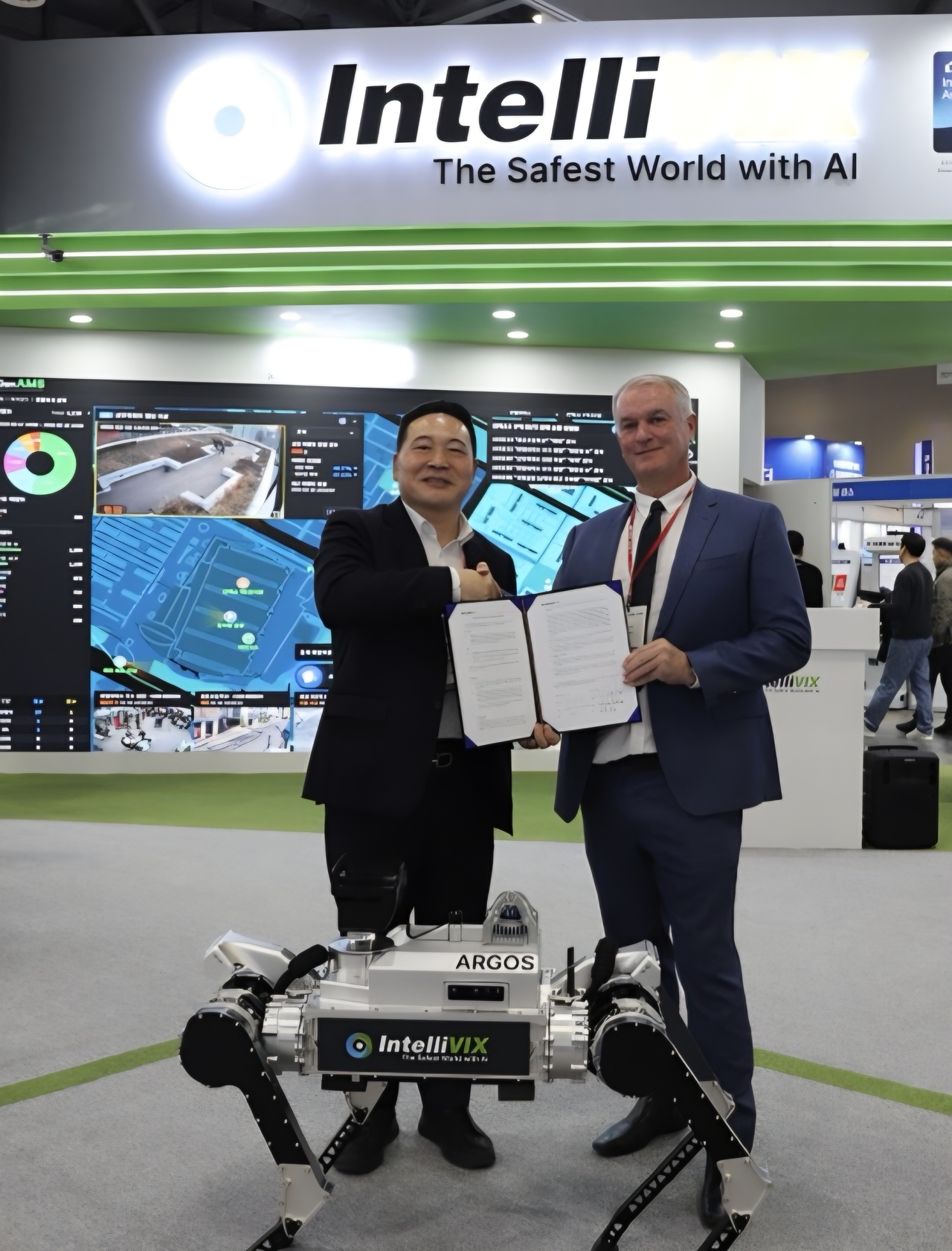 Intellivix CEO Choi Eun-soo (left) and Wayne Shaw CEO Tom Shaw pose for a photo after signing a memorandum of understanding at last week's SECON 2026 trade show held in Goyang, Gyeonggi Province. (Intellivix)