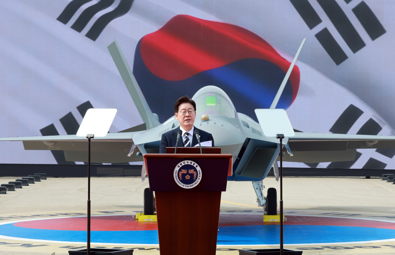 President Lee Jae Myung delivers congratulatory remarks at the rollout ceremony for the first mass-produced KF-21 fighter jet at Korea Aerospace Industries in Sacheon, South Gyeongsang Province, Wednesday. (Yonhap)