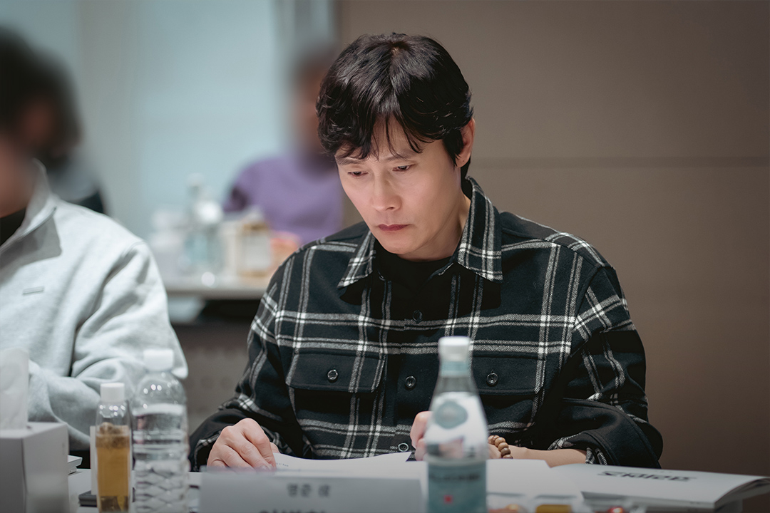 Lee Byung-hun reads the script for 'The Koreans' (Disney+)
