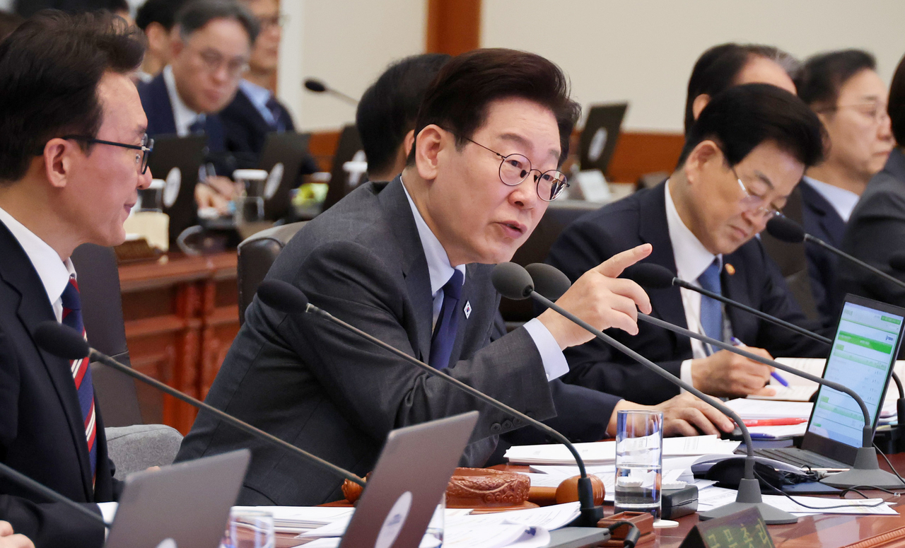 President Lee Jae Myung (2nd from left) speaks during a Cabinet meeting at the presidential office Cheong Wa Dae in Seoul on Tuesday. (Yonhap)