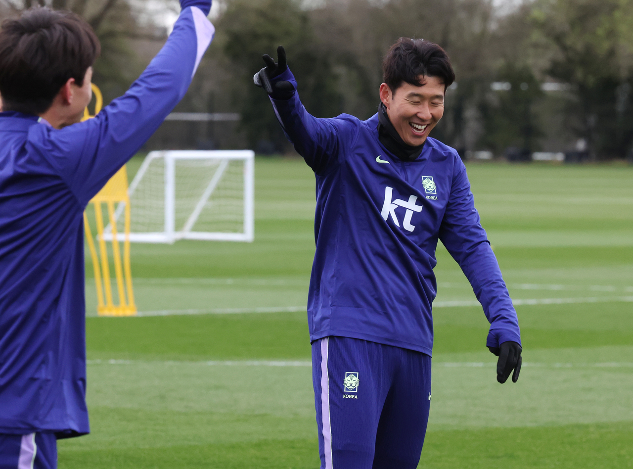 Son Heung-min (right), captain of the South Korean men's national football team, takes part in a training session at MK Dons training ground in Milton Keynes, England, on March 24, 2026. (Yonhap)