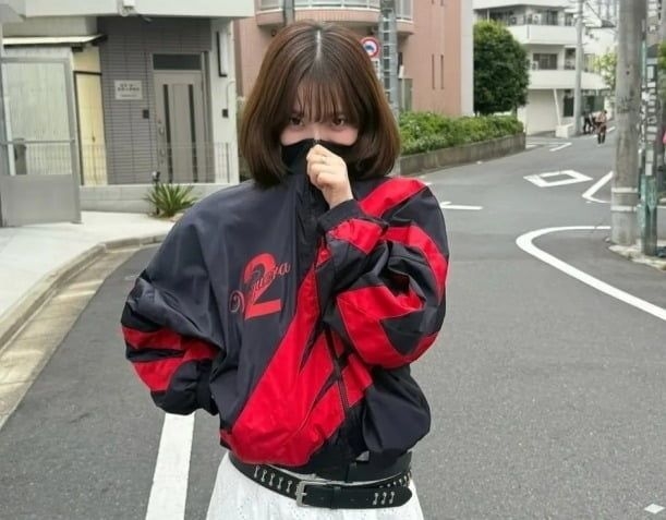 Karina from girl group aespa faced backlash after posting a picture of herself in red jacket with the number 2 on it, as the color represents the conservative People Power Party and its ballot number during election. (Online communities)