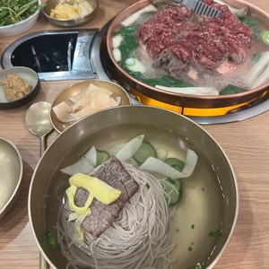 Coastal park next door, early return of Pyongyang naengmyeon