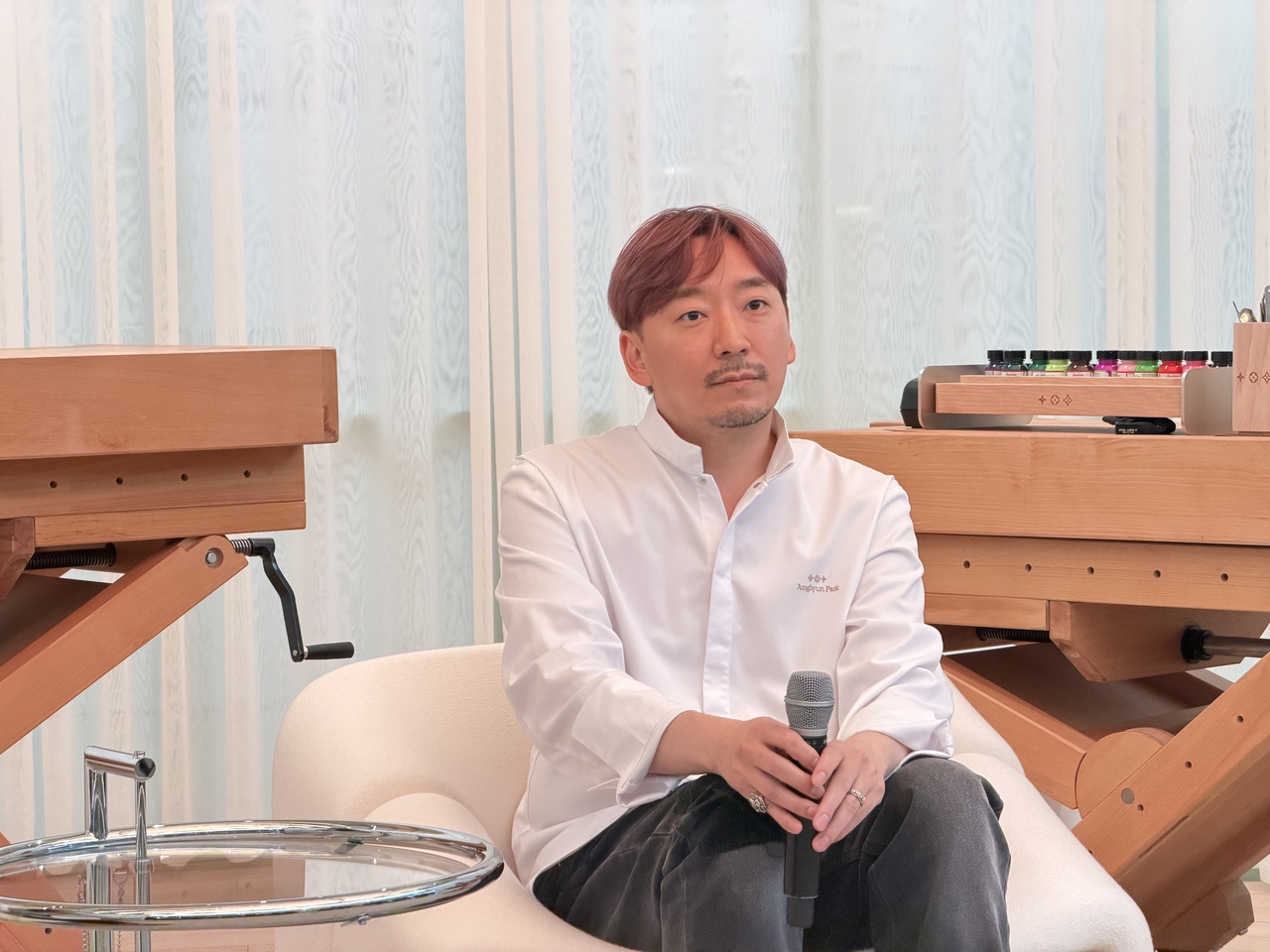 Chef Park Jung-hyun speaks to professionals in the culinary industry at LV The Place Seoul on Monday. (Hong Yoo/The Korea Herald)