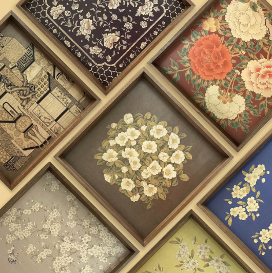 Wooden trays with minhwa designs (National Museum of Korea)