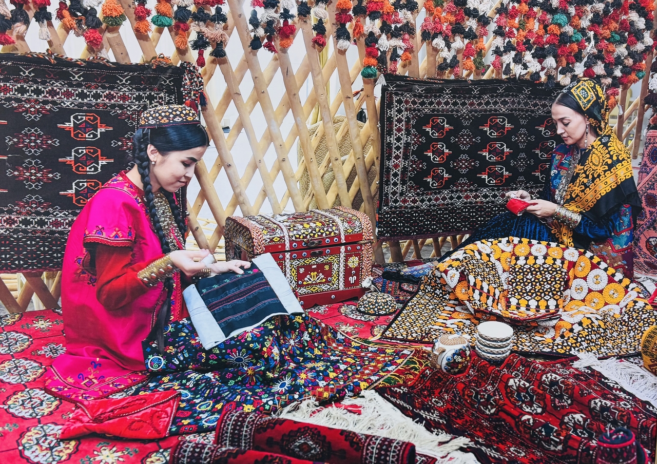 A photograph shows traditional Turkmen carpet weaving, recently inscribed on UNESCO’s Representative List of the Intangible Cultural Heritage of Humanity, during a conference titled “Independent, Permanently Neutral Turkmenistan, the Homeland of Purposeful Winged Horses” at Hankuk University of Foreign Studies in Dongdaemun-gu, Seoul, on Wednesday. (Sanjay Kumar/The Korea Herald)
