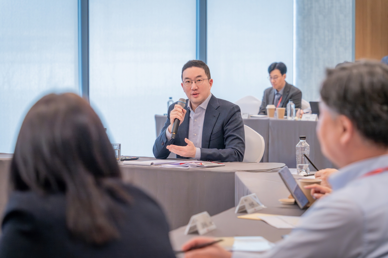 LG Group Chairman Koo Kwang-mo speaks during an executive meeting on Wednesday. (LG Corp.)