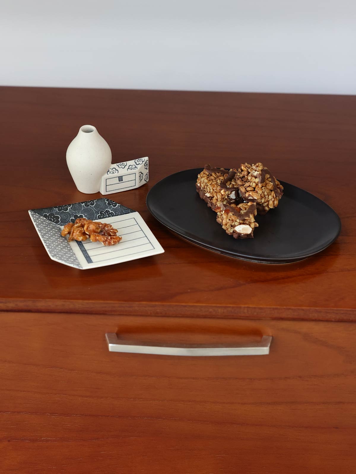 A chaekgado-inspired dish set (The National Museum of Korea)