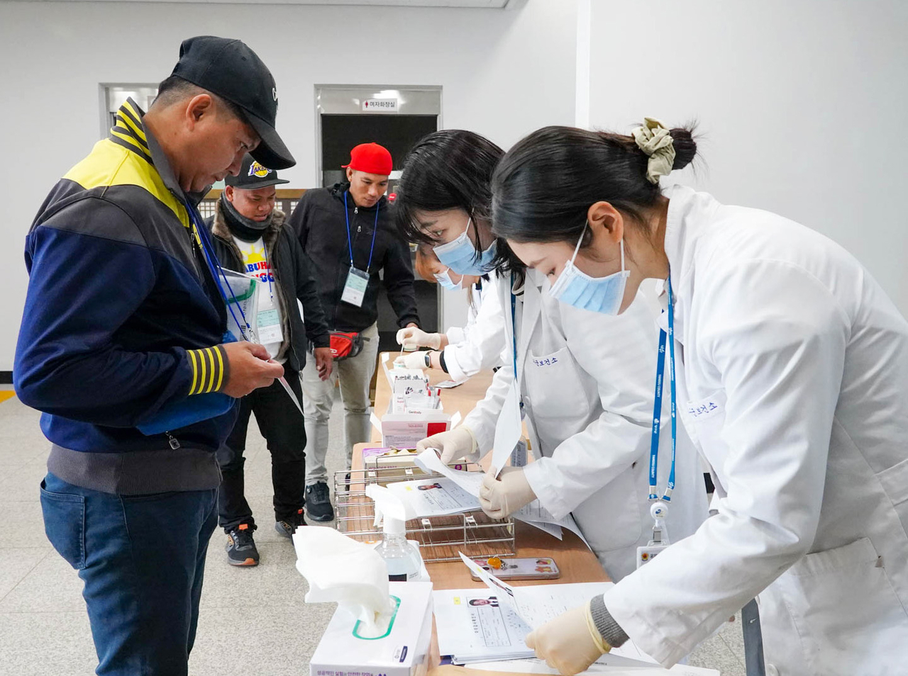 Foreign seasonal workers receive drug tests on March 17, upon arrival in Yanggu, Gangwon Province. (Yonhap)