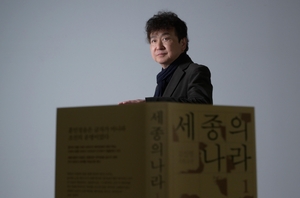 "문해력 붕괴는 나라 붕괴...한글 소중함 알아야"[헤경이 만난 사람-김... - 뉴스 썸네일 이미지