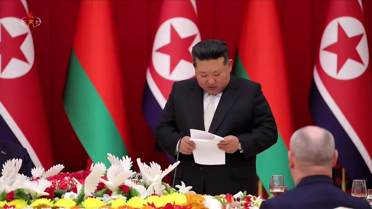 North Korean leader Kim Jong-un speaks at a welcoming ceremony for Belarusian President Alexander Lukashenko in Pyongyang on Thursday. (KCNA-Yonhap)