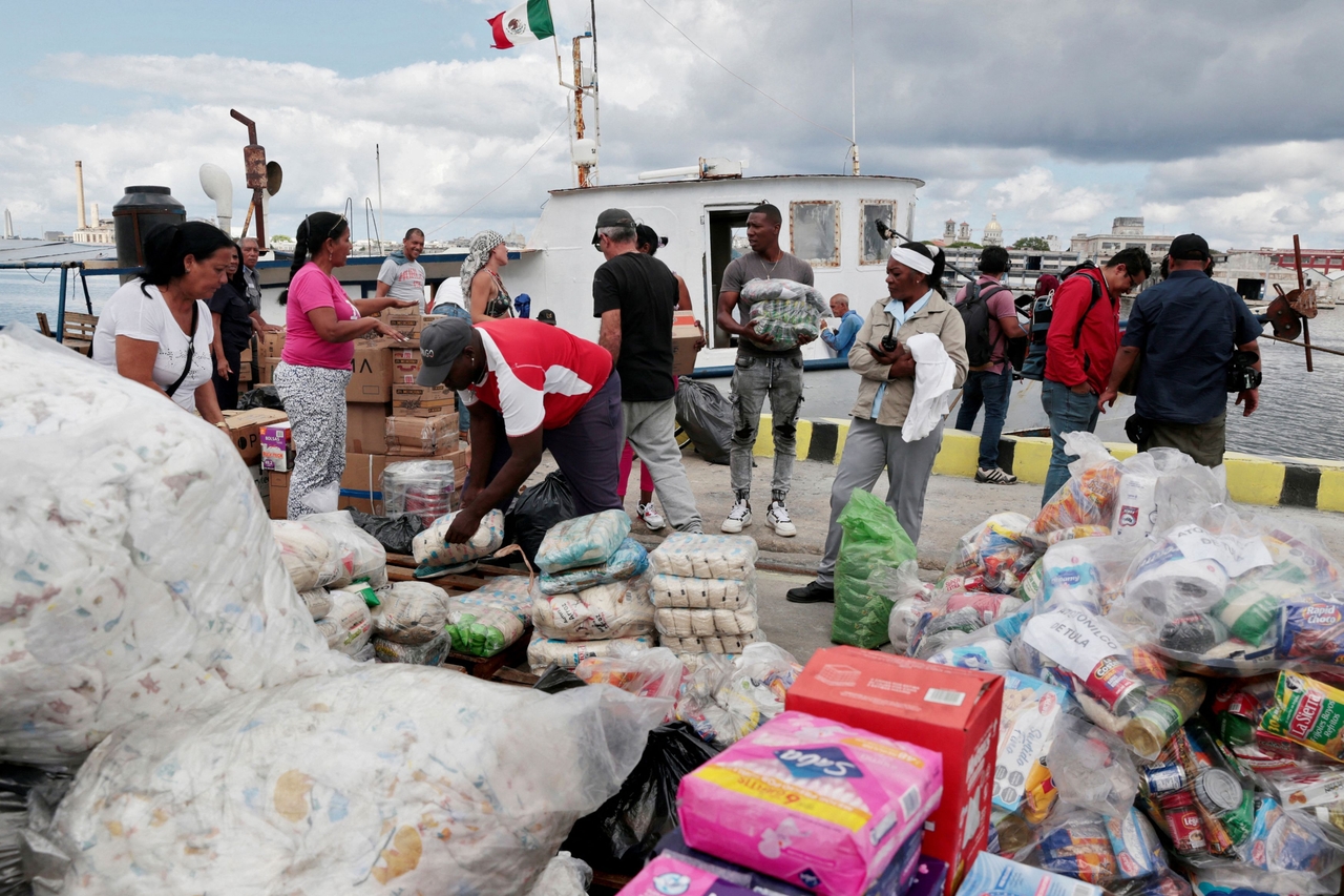 Activists of the Nuestra America Convoy and Cuban officials unload humanitarian aid from a vessel at Havana port in Cuba, Tuesday. (AFP-Yonhap)