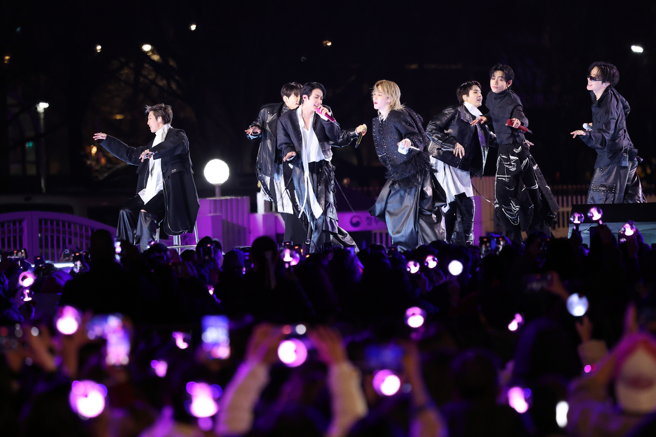 BTS performs during its comeback concert held in Gwanghwamun Square, central Seoul, on March 21. (Yonhap)