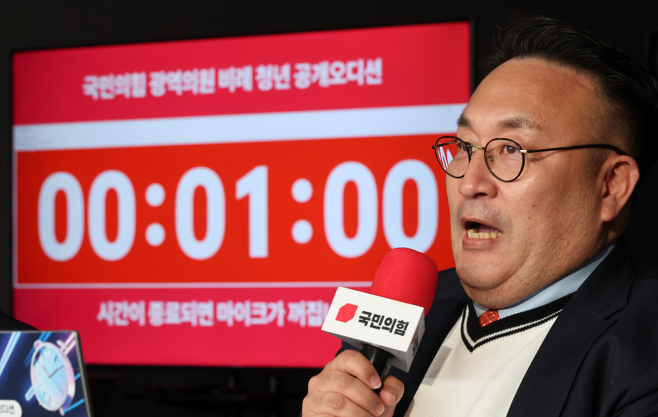 심사위원인 방송인 이혁재 씨가 지난 26일 서울 영등포구 여의도 중앙당사에서 열린 광역의원 비례 청년 공개 오디션 본선 심사에 앞서 모두발언을 하고 있다. [연합뉴스]