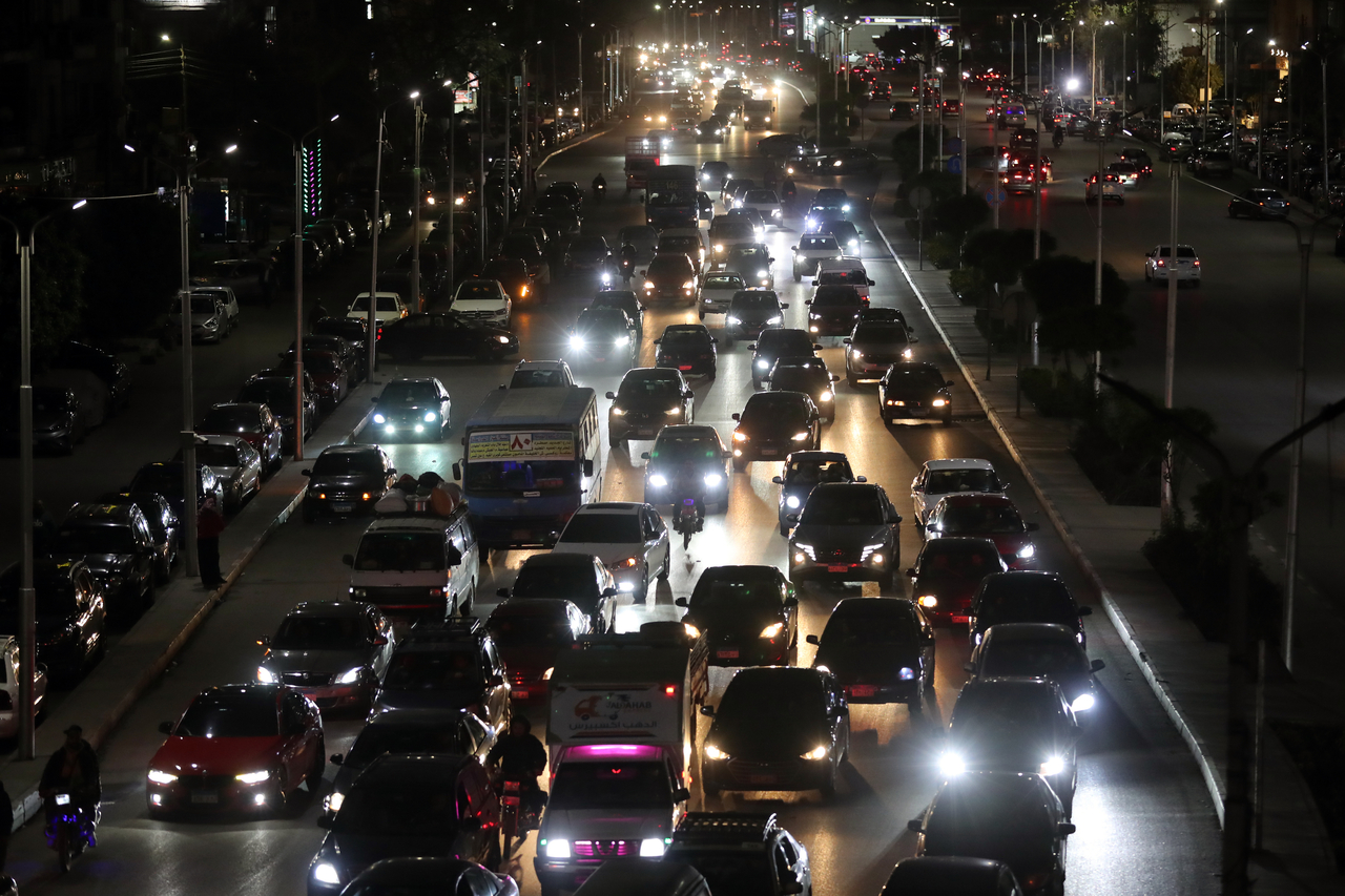 Vehicles drive as light poles are reduced to save electricity in Cairo, Sunday. (AP-Yonhap)