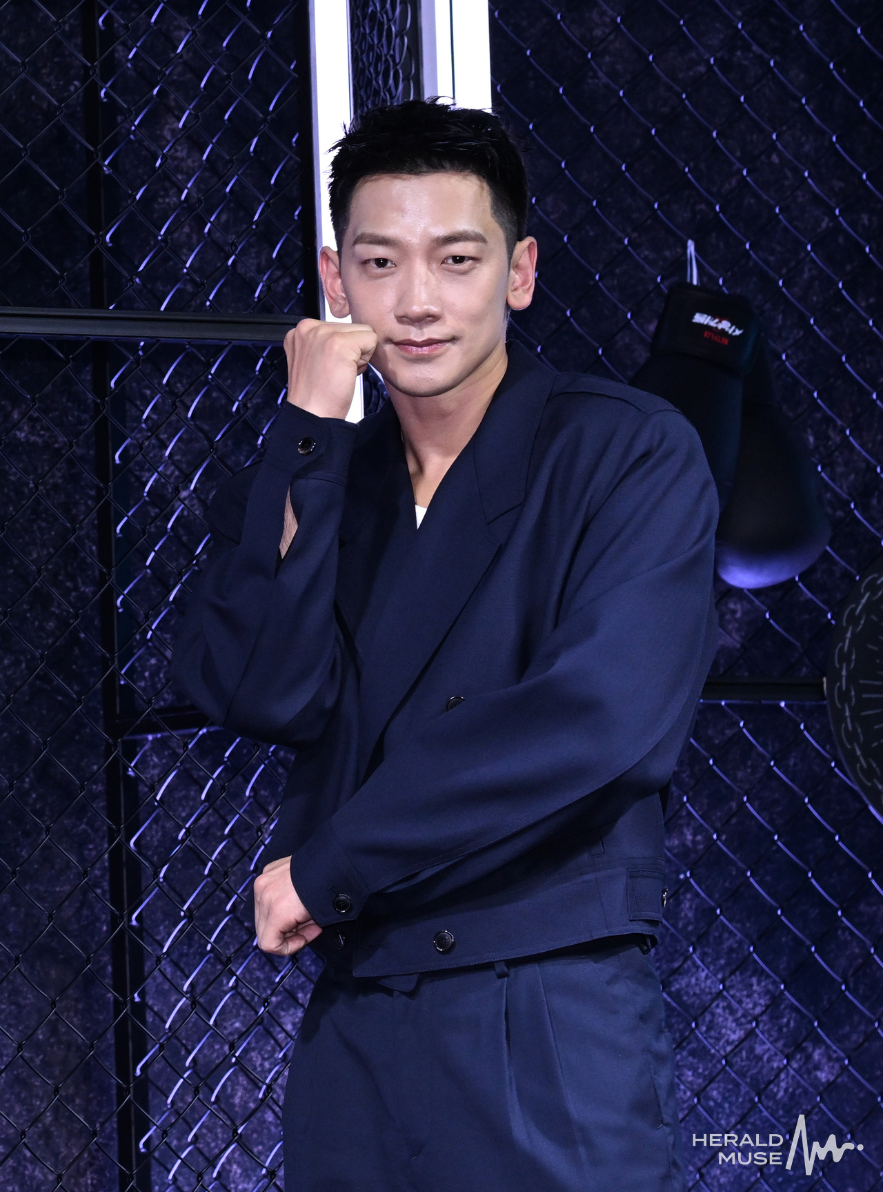 [헤럴드뮤즈=윤병찬 기자] 31일 오전 서울 중구 앰배서더 서울 풀만 호텔에서 넥플릭스 시리즈 ‘사냥개들’ 시즌2 제작발표회가 열렸다.  이날 현장에는 김주환 감독, 우도환, 이상이, 정치훈이 참석한다. ‘사냥개들’ 시즌2는 극악무도한 불법 사채꾼 일당을 때려잡은 건우(우도환)와 우진(이상이)이, 돈과 폭력이 지배하는 글로벌 불법 복싱 리그를 상대로 또 한 번 통쾌한 스트레이트 훅을 날리는 이야기다.