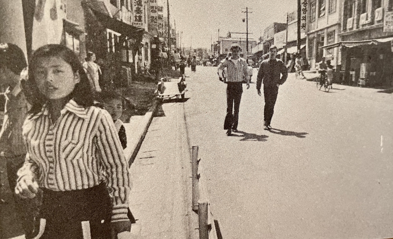 A street in Dongduchon, Gyeonggi Province in 1971 (Selsus)