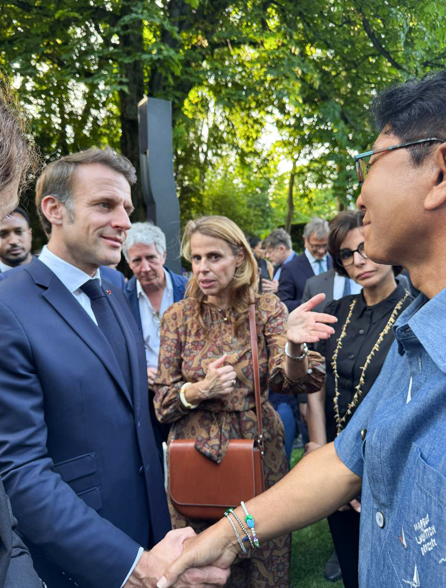 French President Emmanuel Macron shakes hands with Lee Soo-man, founder of A20 Entertainment and SM Entertainment, during a meeting at the Elysee Palace in Paris on June 20, 2025. (A20 Entertainment)
