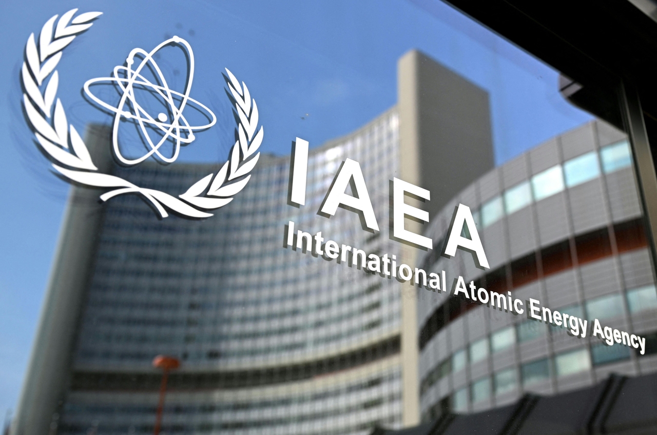 The logo of the International Atomic Energy Agency is seen at the agency's headquarters in Vienna, Austria on March 2. (AFP via Yonhap)