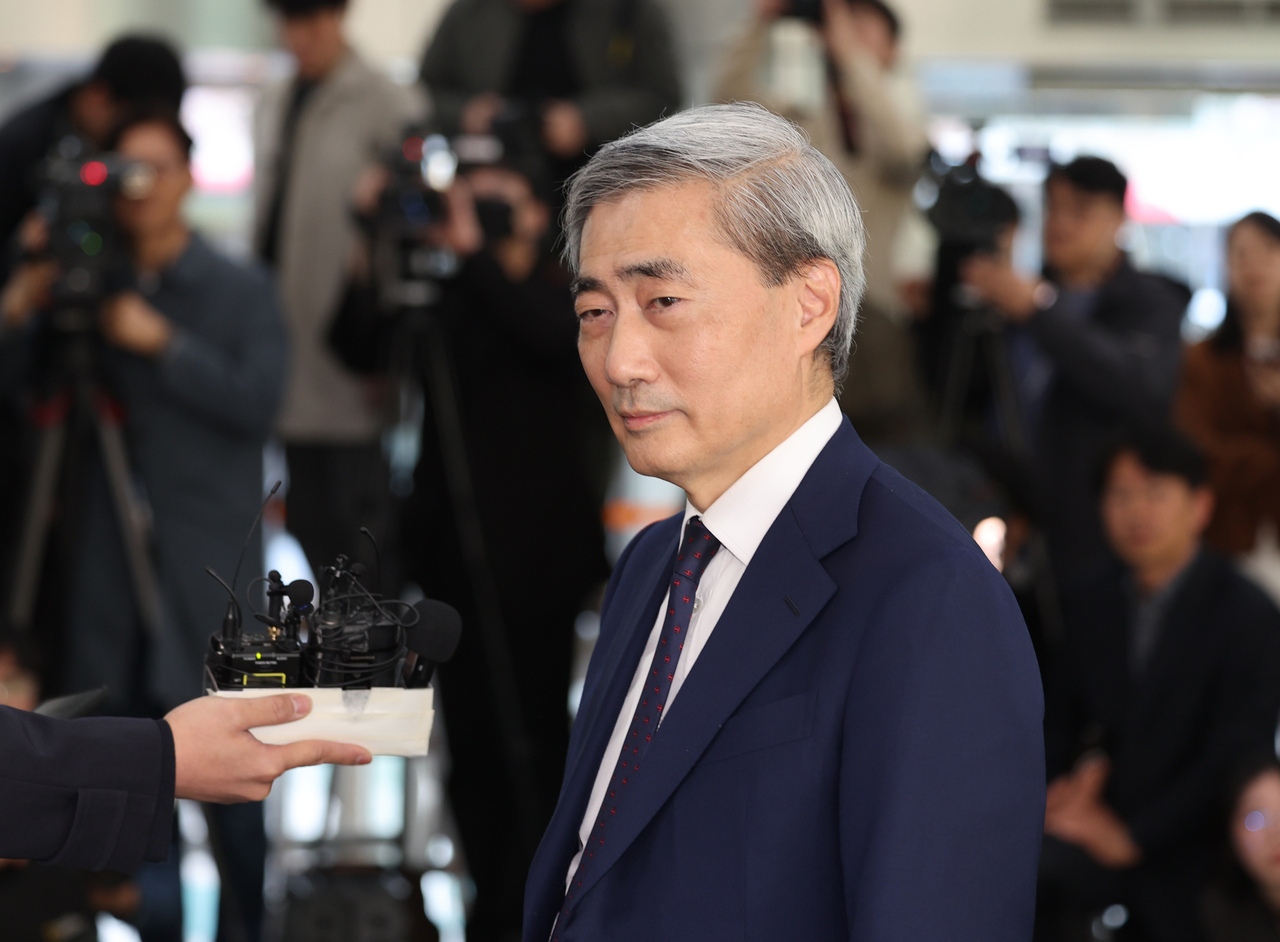 Shin Hyun-song, nominee for Bank of Korea governor, arrives at his confirmation hearing at Hanwha Financial Plaza in central Seoul on Tuesday. (Yonhap)