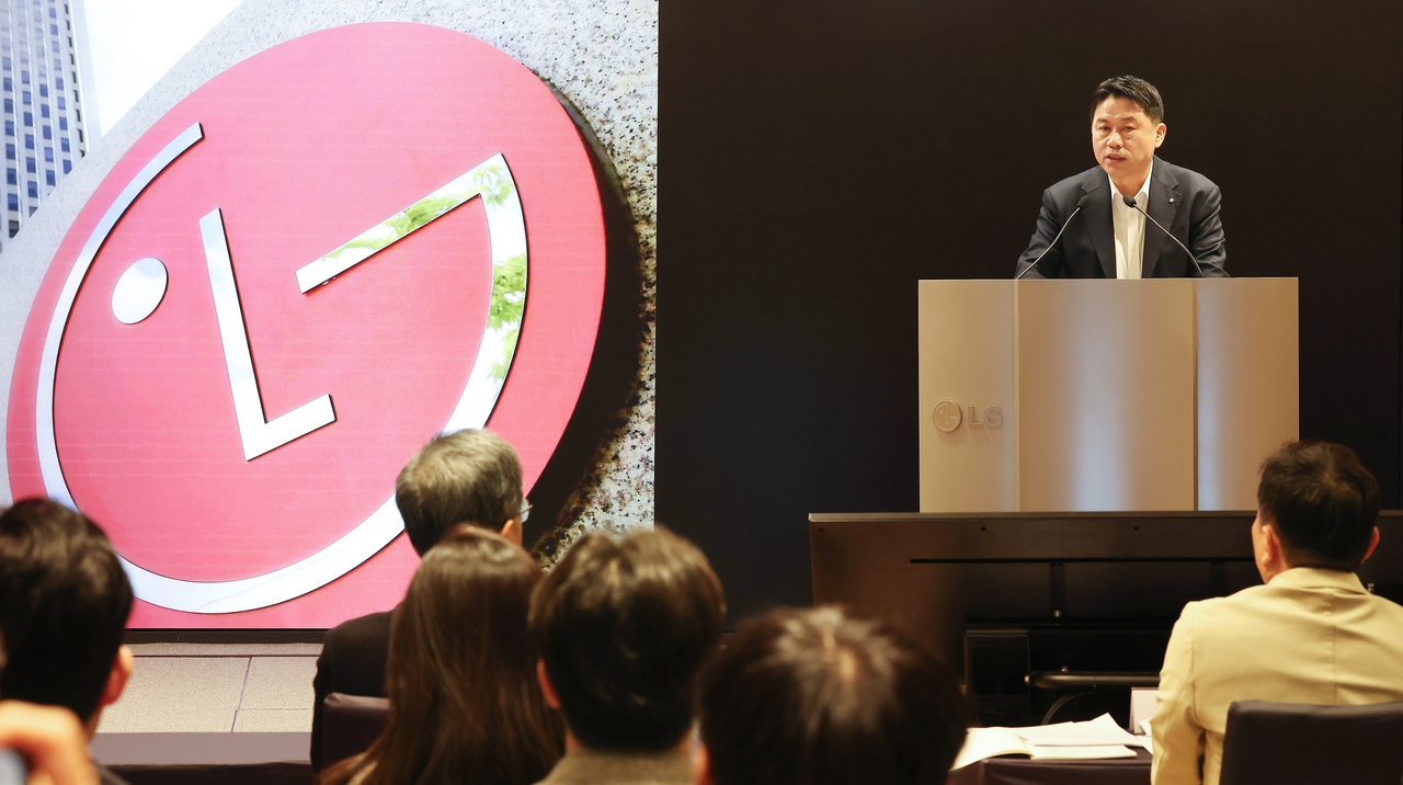 LG Electronics CEO Lyu Jae-cheol speaks at the company’s annual shareholders meeting at LG Twin Towers in Seoul on March 23. (Yonhap)