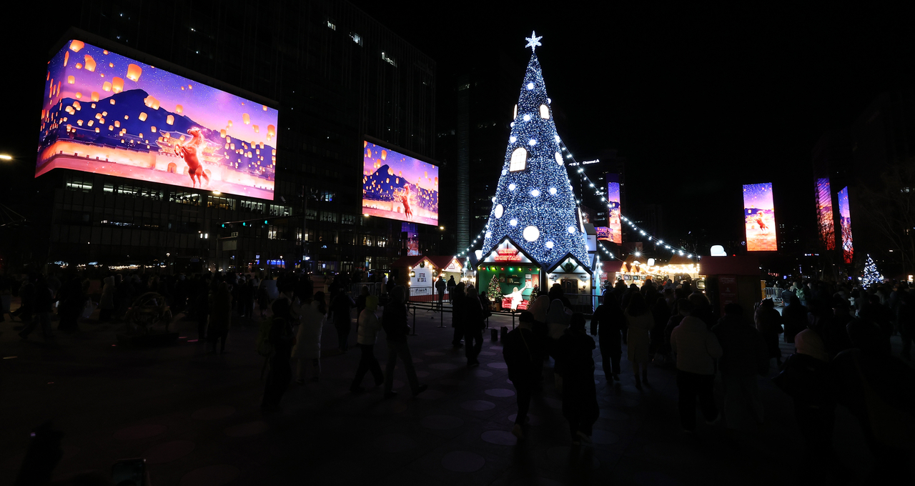 LED billboards are illuminated at Gwanghwamun Square on Jan. 1. (Yonhap)