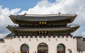 Should Korea's most iconic gate bear a Korean or Chinese sign? Or both?