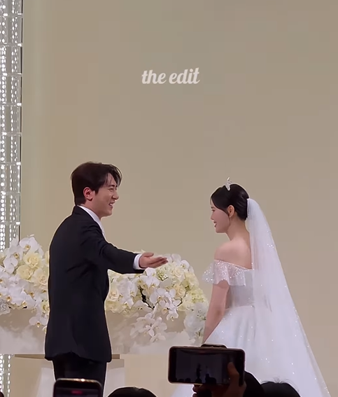 [디에디트 매거진 SNS]