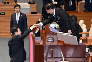 “위기의 파도로부터 국민의 삶을 지켜줄 방파제”[이상섭의 포토가게]