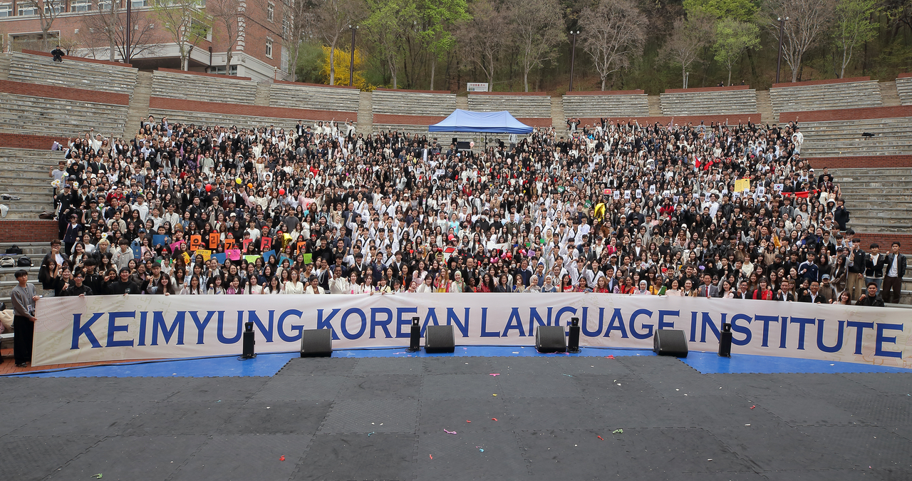 계명대는 지난 1일 성서캠퍼스 노천강당에서 1400여명의 외국인 어학연수생이 참석한 가운데 2026학년도 한국어학당 입학식 및 개강식을 열었다,[계명대 제공]