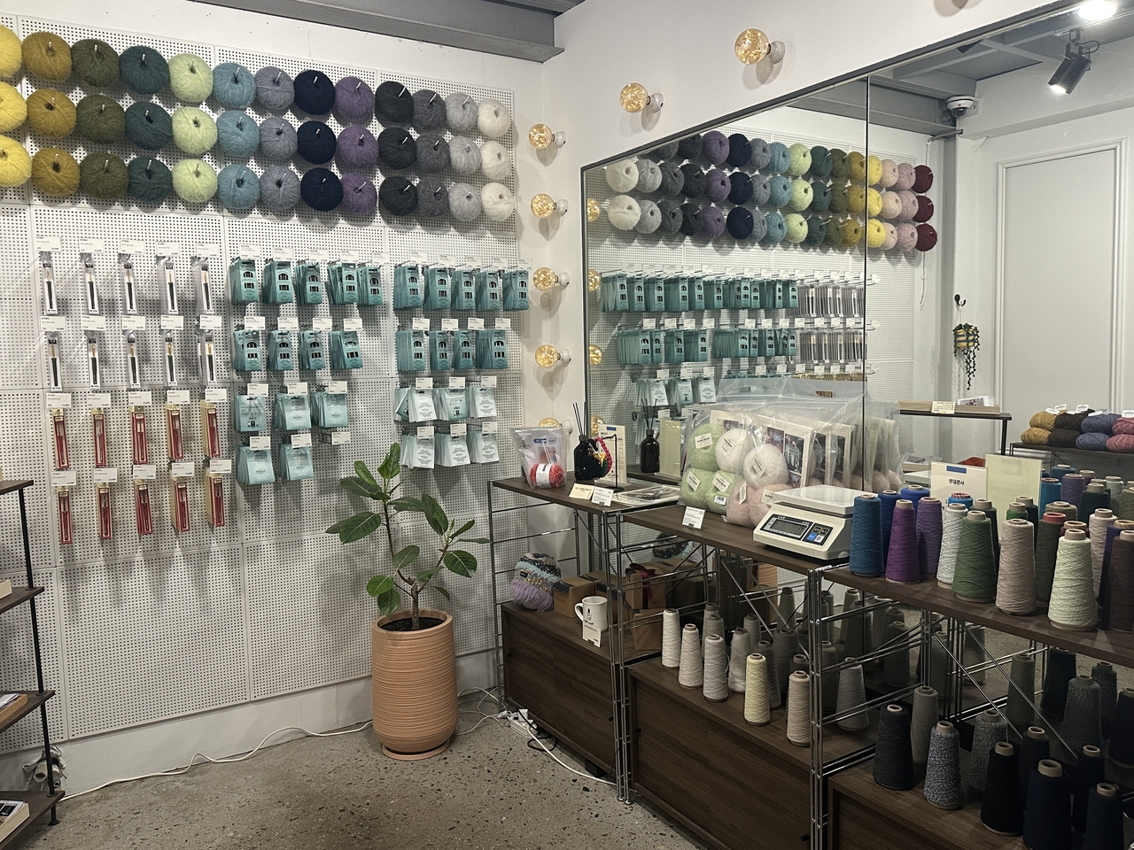 A collection of yarn and needles that are available for sale is on display at Cafe Merino in Seongdong-gu, eastern Seoul. (Lee Jung-joo/The Korea Herald)
