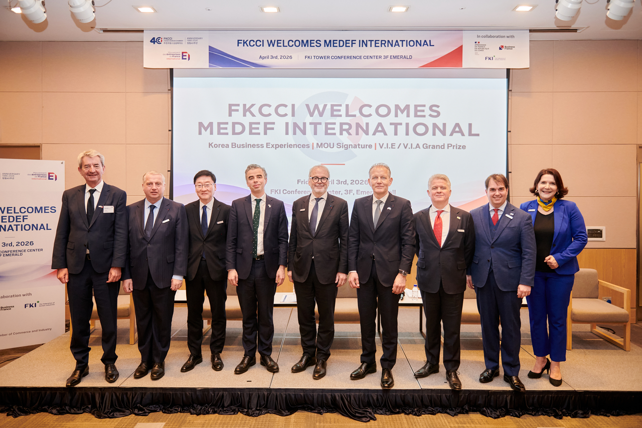 Representatives from the French-Korean Chamber of Commerce and Industry pose for a photo during a business roundtable at FKI building in Seoul on Friday. (FKCCI)