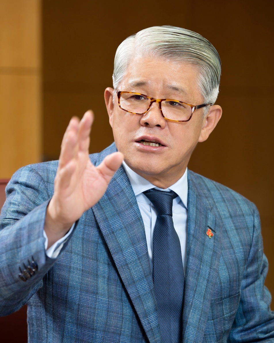 SK Networks Honorary Chairman Choi Shin-won (SK Networks)