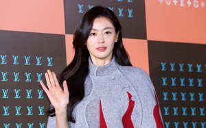 11년 만에 돌아오는 전지현, 나영석·유재석 만날까…“출연 논의 중”