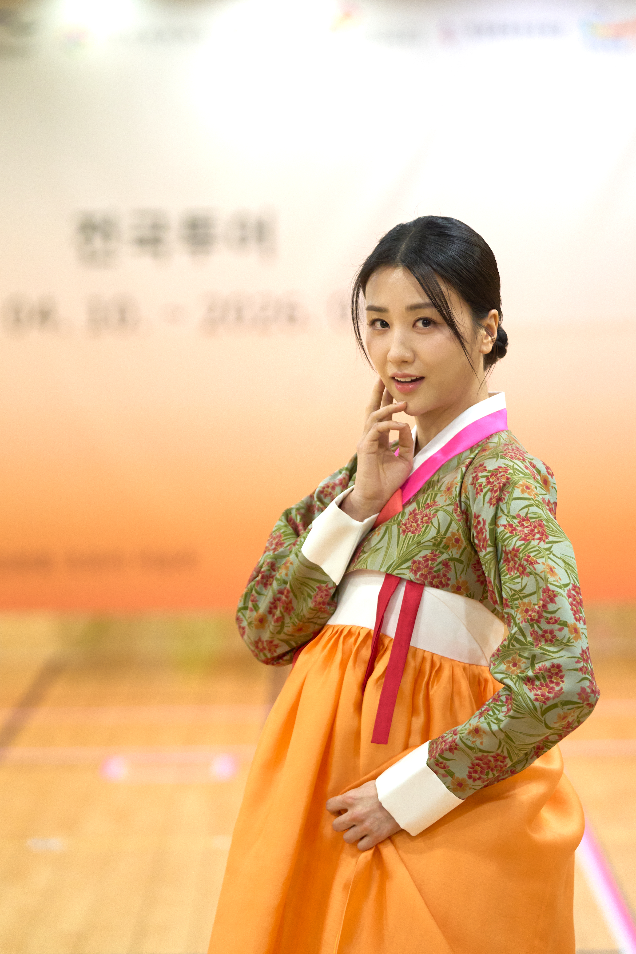 Actor Park Ha-sun poses for a photo after a press conference for “Hongdo” in Seoul on Wednesday. (Yellowbomb)