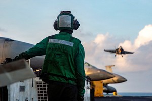 美 F-15·A-10 전투기 이란서 격추, 1명 실종