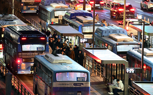 Seoul to refund W30,000 for climate card users amid oil price surge