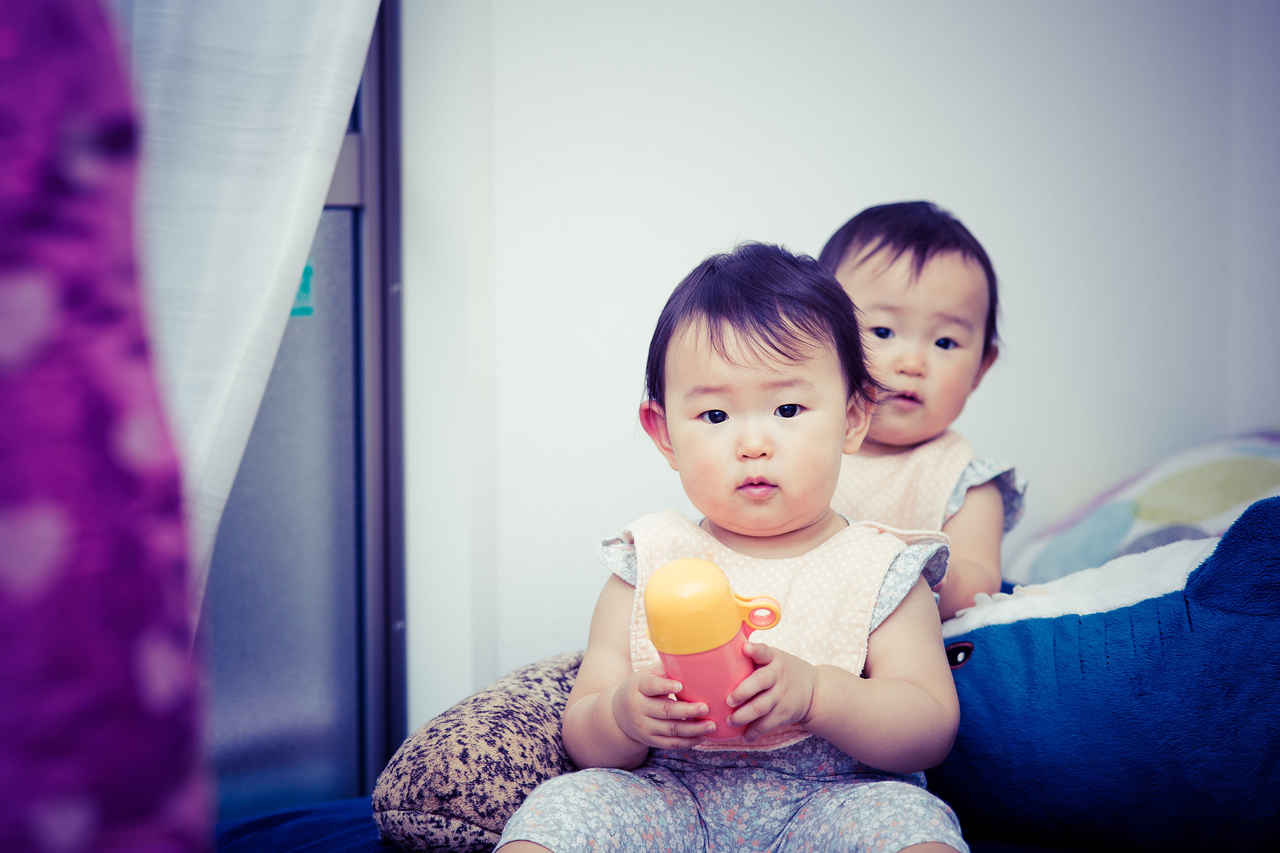 Twin babies are seen in this photo. (123rf)