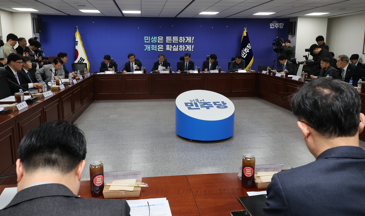 Lawmakers of the ruling Democratic Party and government officials hold a meeting to discuss the Middle East conflict at the National Assembly in Seoul on Monday. (Yonhap)