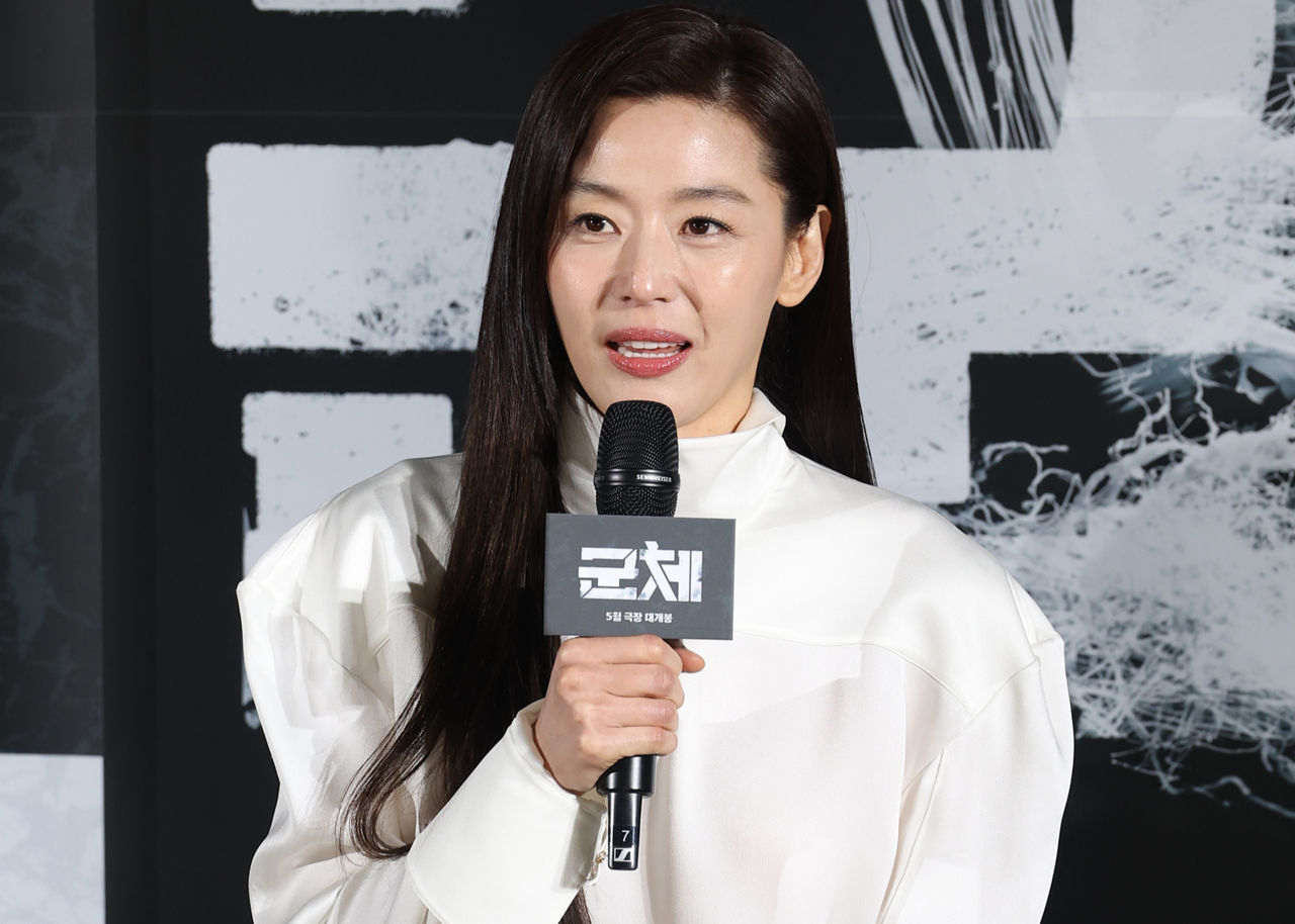 Jun Ji-hyun speaks at a press conference for "Colony" at CGV Yongsan in Seoul, Monday. (Yonhap)